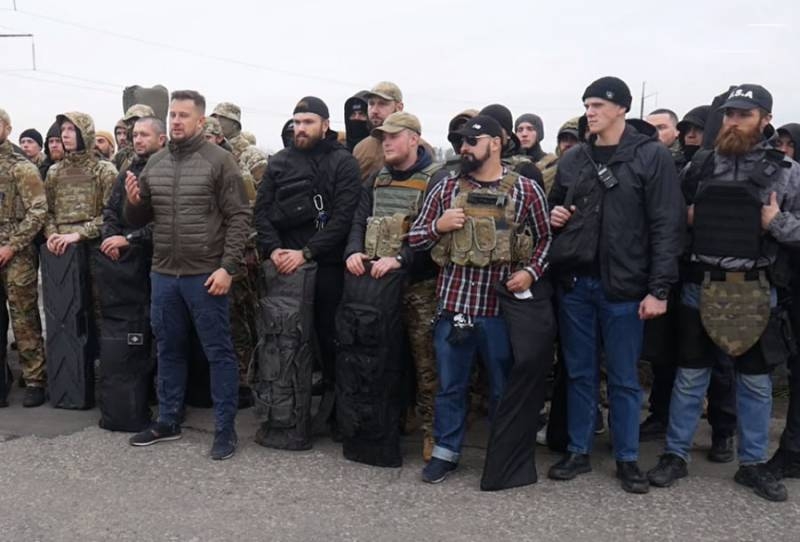 Радикалы возмущены: в конгрессе США предложили признать "Азов" террористической группировкой