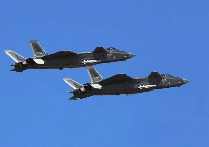 В Китае: Истребитель J-20 стал дороже американского F-35