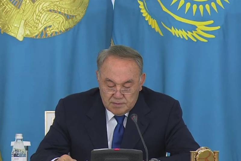 В Киеве и Москве прокомментировали идею Назарбаева о переговорах Путина и Зеленского