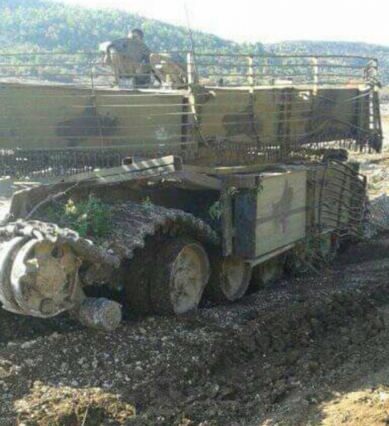 Обсуждается причина повреждения танка Т-72 "Адра" в Сирии