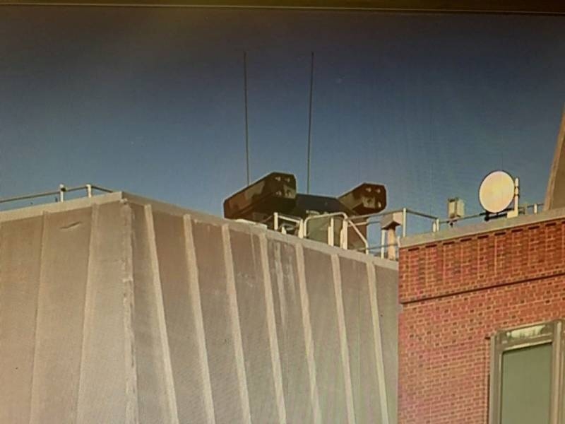 В США заявили о "неизвестной" системе ПВО на крыше здания рядом с Белым домом