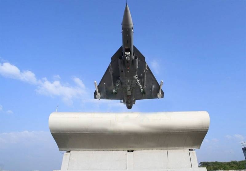 В Индии испытали палубную версию Tejas с российскими и израильскими ракетами