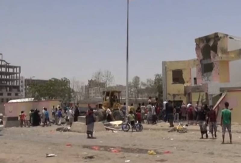 В Йемене произошел обстрел во время военного парада