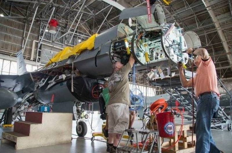 Американские истребители F-16 Fighting Falcon получат новые РЛС с АФАР