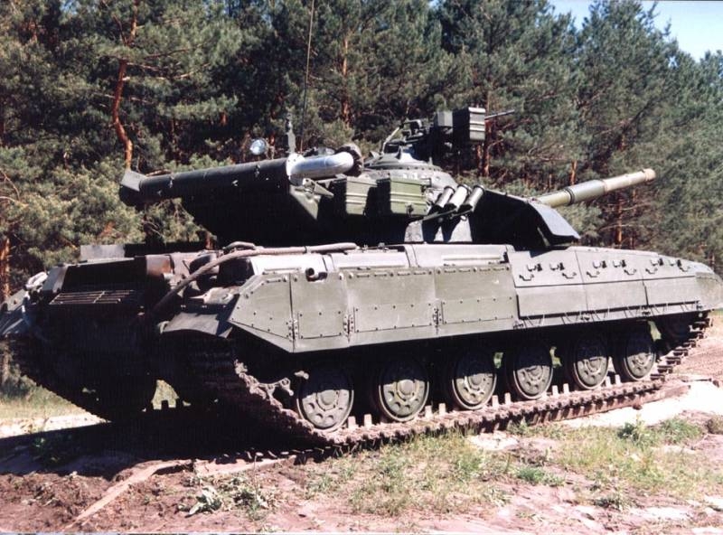 Трофейный танк «Булат» получил новое бронирование на Донбассе