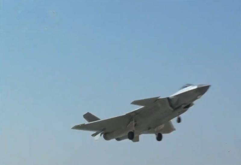 В Индии обнаружение китайских J-20 истребителями Су-30МКИ связали с "тепловой линзой"