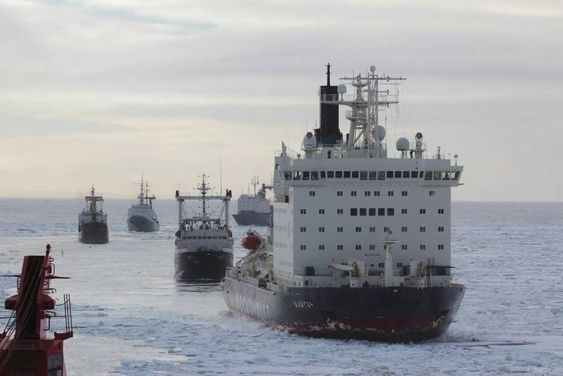 Минобороны не видит нужды в иностранных военных кораблях на Севморпути