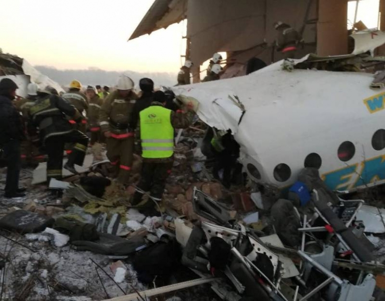 Пассажирский самолёт потерпел катастрофу в Казахстане