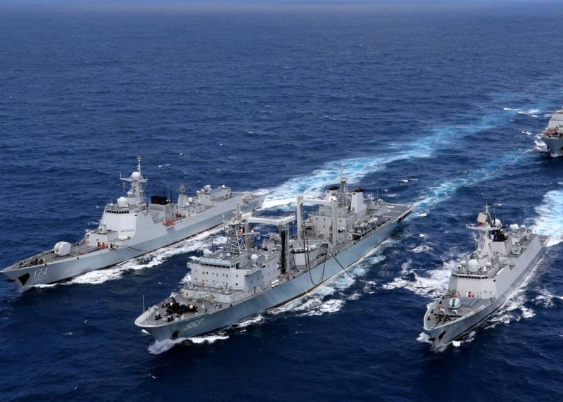 ВМС НОАК отрабатывают новые способы пополнения припасов в море