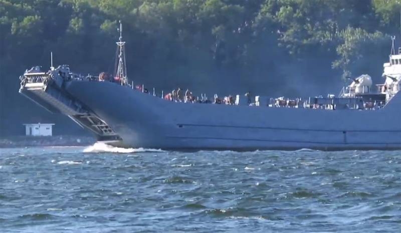 Повреждённый близ литовского пляжа корабль ВМС Польши "Gniezno" поставлен на ремонт