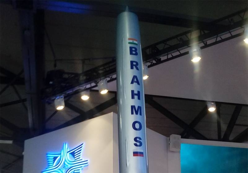 В Индии объявлено о планомерном импортозамещении компонентов ракет BrahMos