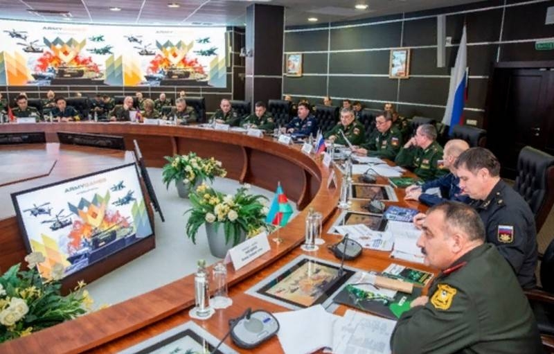 Минобороны направило приглашения для участия в АрМИ-2020 военным 90 стран
