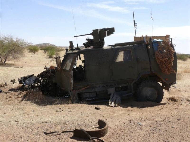 Появились фото с места подрыва бронемашины Dingo ATF армии Бельгии в Мали