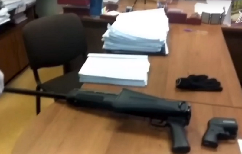Мужчина открыл стрельбу в здании мирового суда в Новокузнецке