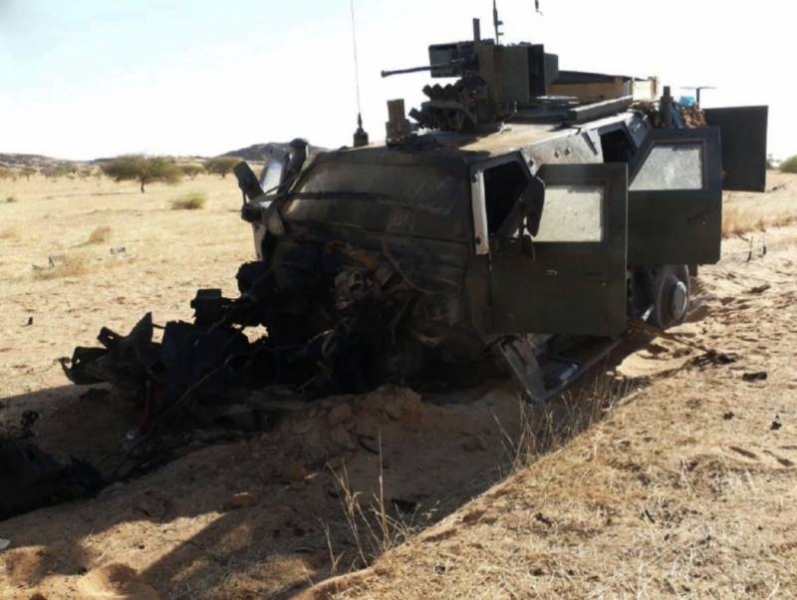 Появились фото с места подрыва бронемашины Dingo ATF армии Бельгии в Мали