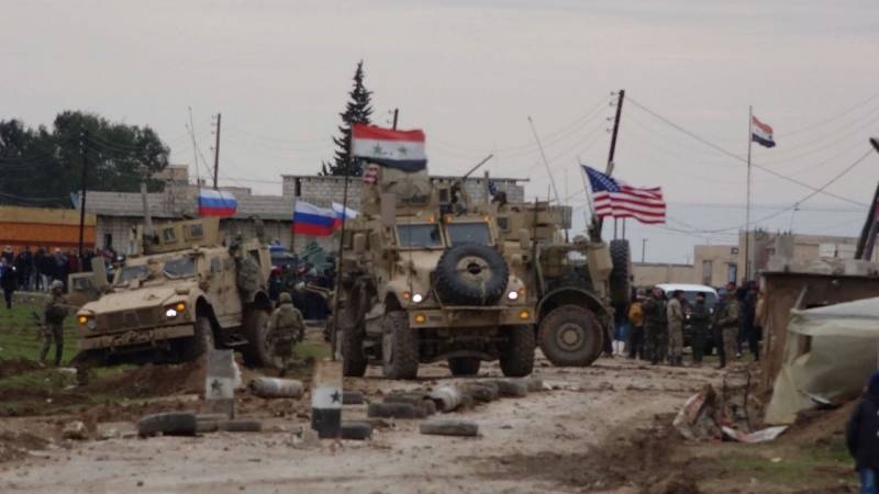 MRAP Oshkosh ВС США после перестрелки с участием сирийцев застряли в грязи