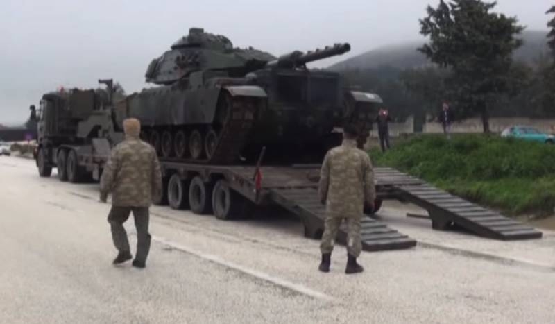 Турция перебрасывает в сирийский Идлиб танки и другую бронетехнику