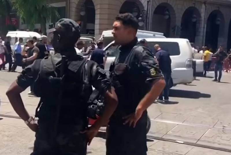 Смертник взорвал себя возле посольства США в Тунисе