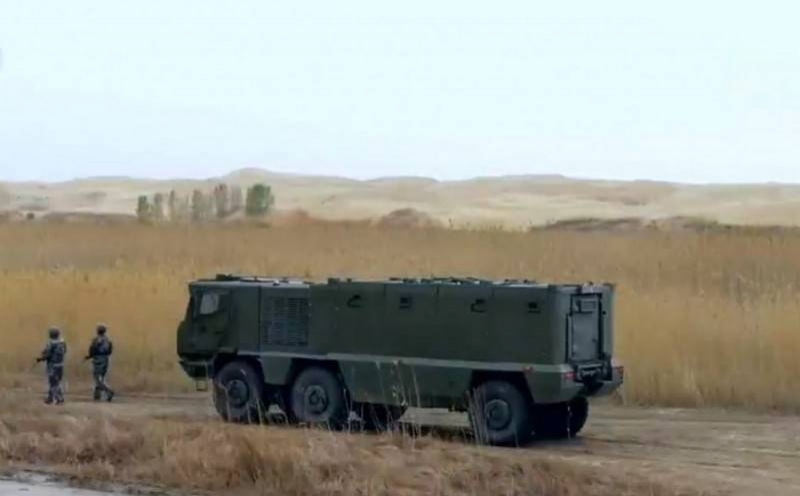 НОАК приняла на вооружение новый бронеавтомобиль VP22