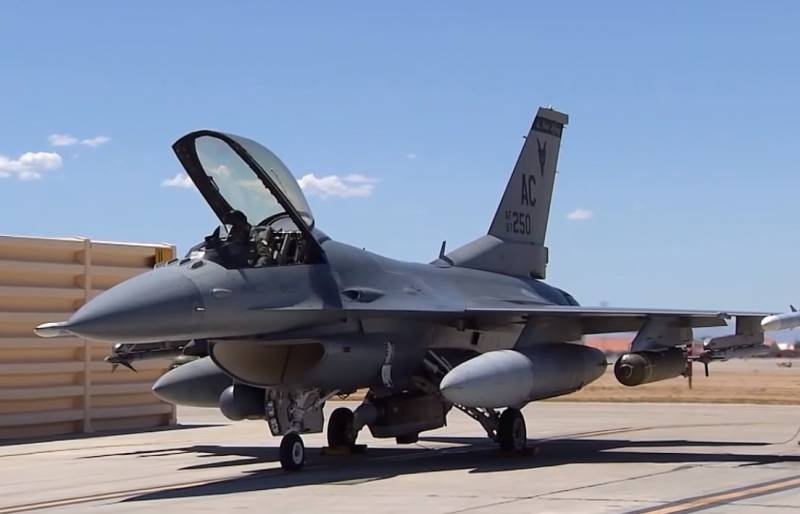 В столице Пакистана упал истребитель F-16