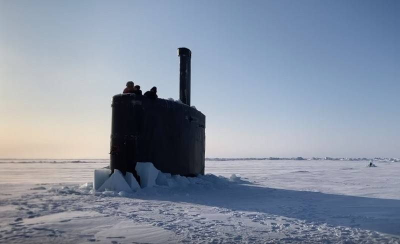 В Сети появилось видео всплытия американской субмарины в Арктике