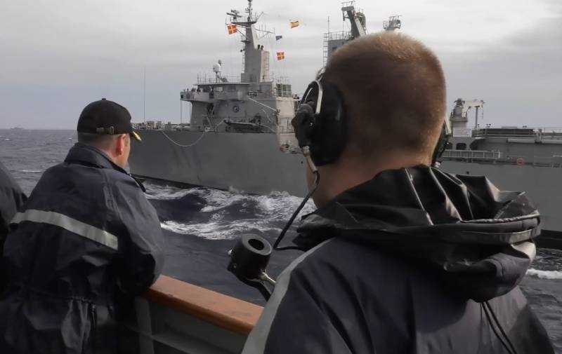 Коронавирус не помеха: военно-морская группа НАТО провела учения в Чёрном море
