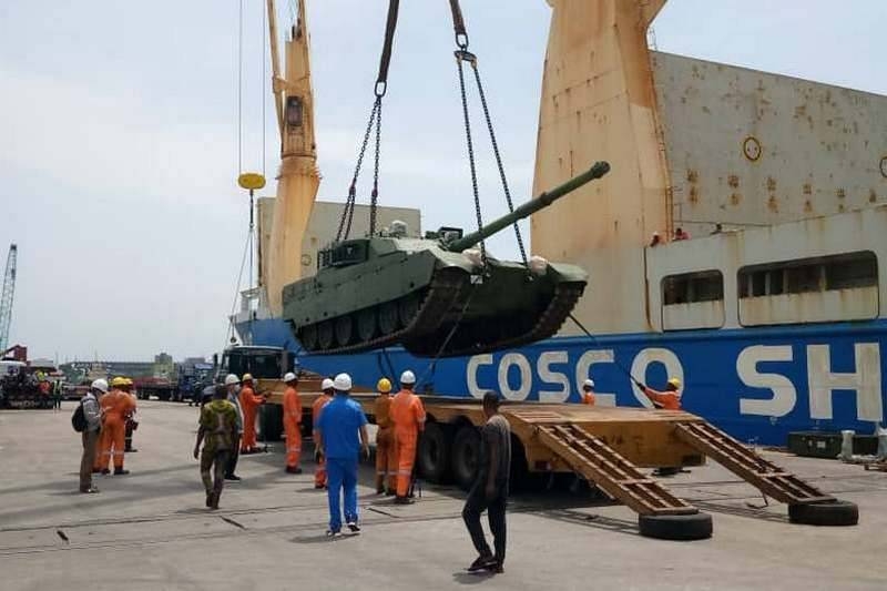 Нигерия получила первую партию китайских танков и самоходных гаубиц