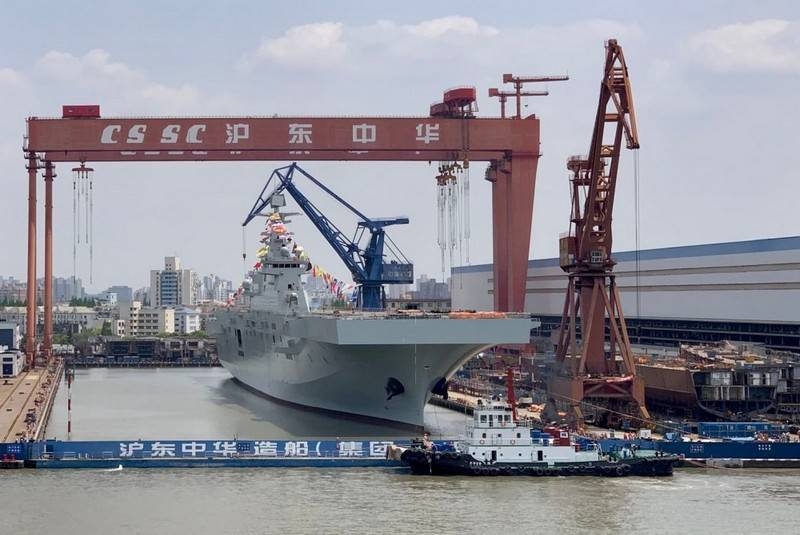В Китае спущен на воду второй универсальный десантный корабль проекта 075