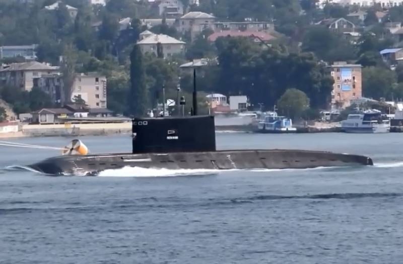 Босфор пройден: наносившая удары по боевикам ИГ субмарина ВМФ РФ возвращается к берегам Сирии