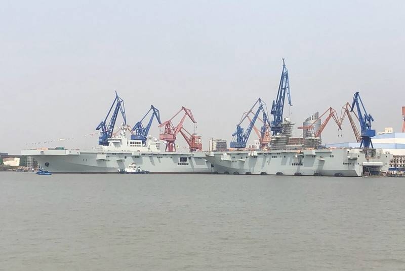 В Китае спущен на воду второй универсальный десантный корабль проекта 075