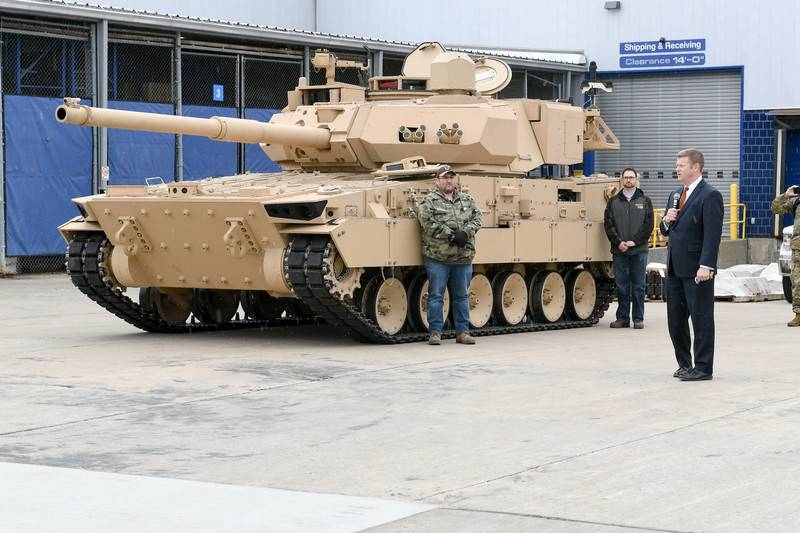 В США публично показали опытные экземпляры «лёгких танков»