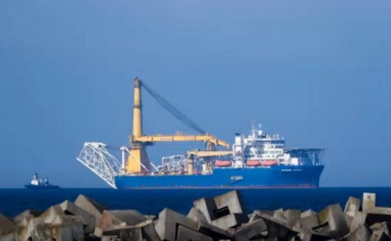 Трубоукладчик «Академик Черский» отшвартовался в немецком порту Мукран