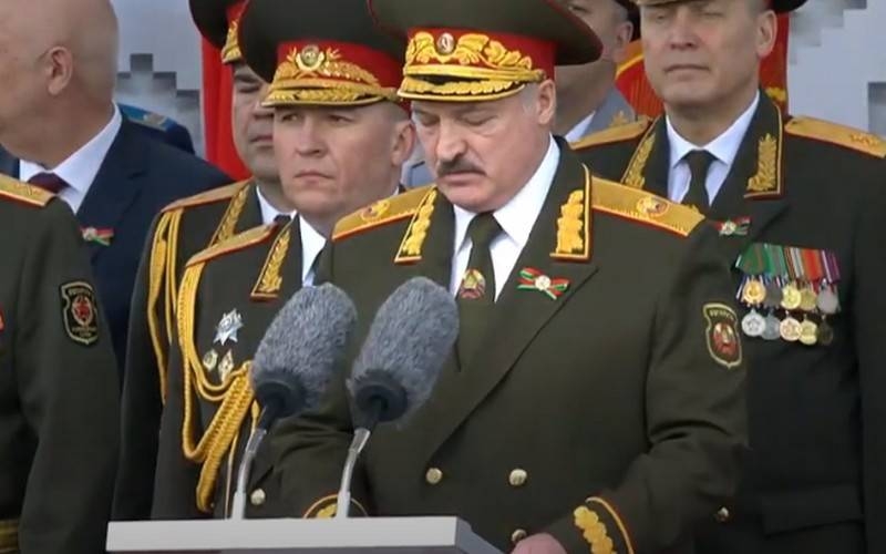 В Минске начался парад, посвященный 75-й годовщине Великой Победы