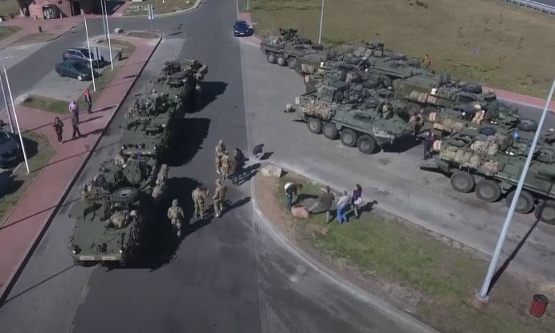 Военные США и Британии начали разведывательные учения в 60 км от границ России