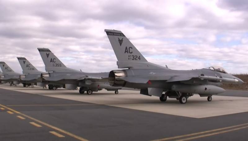 Более 600 истребителям F-16 ВВС США обновят программное обеспечение