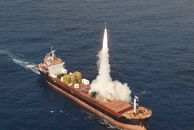 Израиль испытал оперативно-тактическую ракету LORA, разместив на гражданском судне