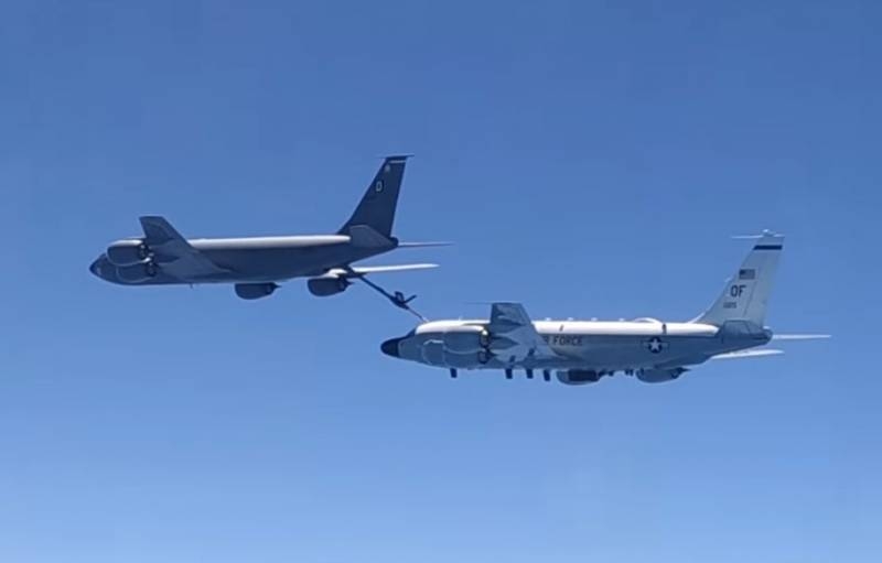 В США отреагировали на появление Су-30 в момент дозаправки американского самолёта над Чёрным морем
