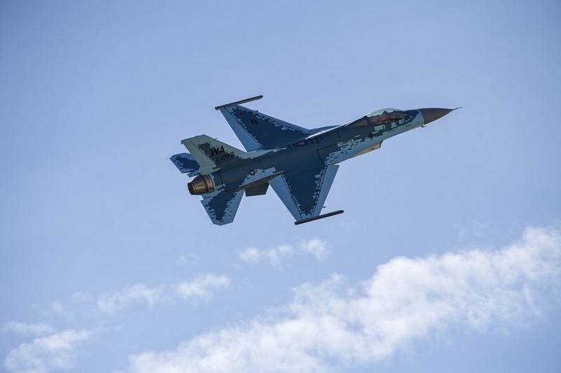 18 дней работы: еще один F-16 эскадрильи «агрессоров» перекрасили под Су-57
