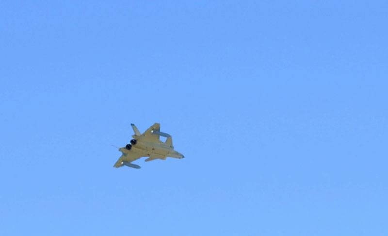 В Китае возник спор вокруг нового фото истребителя J-20