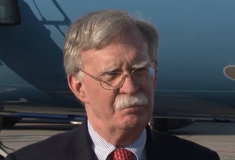 «Задний двор США»: Болтон заявил, что Вашингтон не допустит создания в Венесуэле военной базы РФ