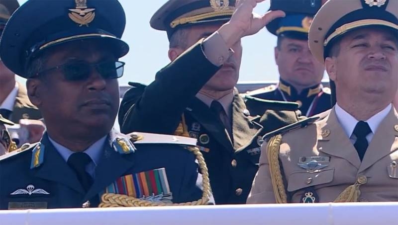 «Уровень нашего флота постоянно растёт»: парад в День ВМФ в Санкт-Петербурге