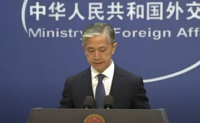 Китай закрывает американское генконсульство в Чэнду