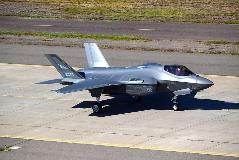 Не уложились в смету: Первая база с истребителями F-35 в Европе обходится слишком дорого