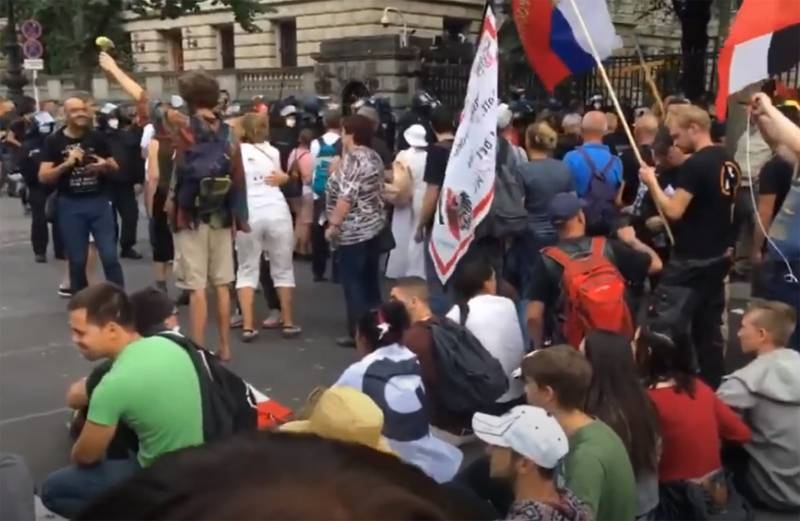 &laquo;Атака на демократию&raquo;: в Германии обсуждают протест, на котором скандировали фамилию президента России