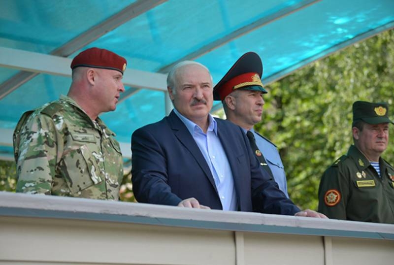 Лукашенко пояснил необходимость переброски дополнительной бригады ВДВ к западным границам