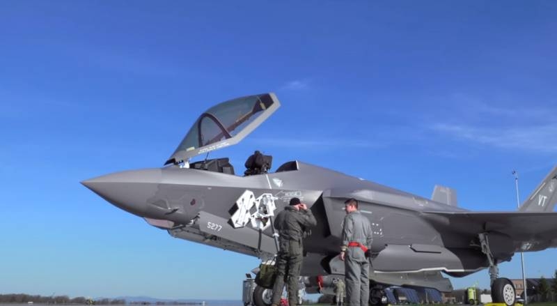 Структура композитного материала F-35 не обеспечивает ему защиты от молнии
