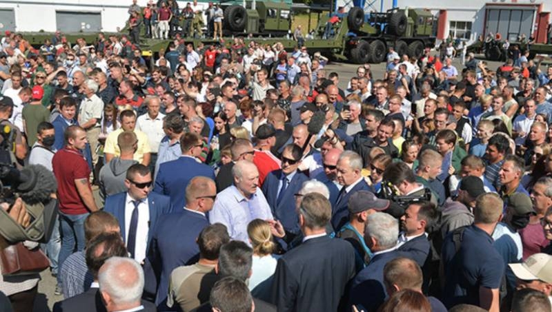 «Думать надо не айфоном, а головой»: Лукашенко назвал главное условие проведения новых выборов
