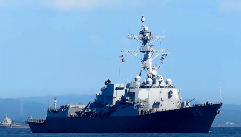 &laquo;Прогнали эсминец&raquo;: в Китае заявляют о вторжении американского боевого корабля