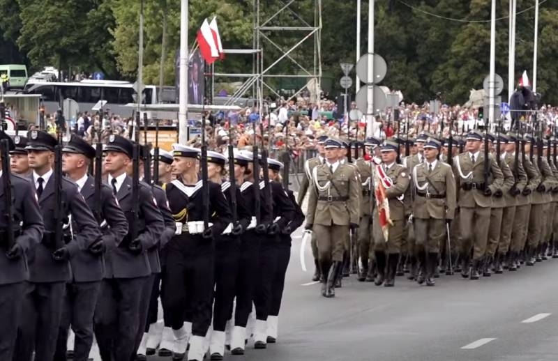 Польский публицист: Парад в Варшаве к 100-летию битвы с Красной армией мог быть стать посмешищем