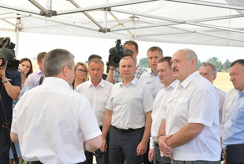 Лукашенко на митинге: Я позвал вас сюда не для того, чтобы вы меня защитили, хотя не без этого